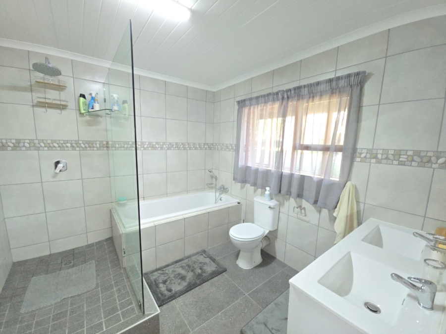 Commercial Property for Sale in Sedgefield Rural Western Cape